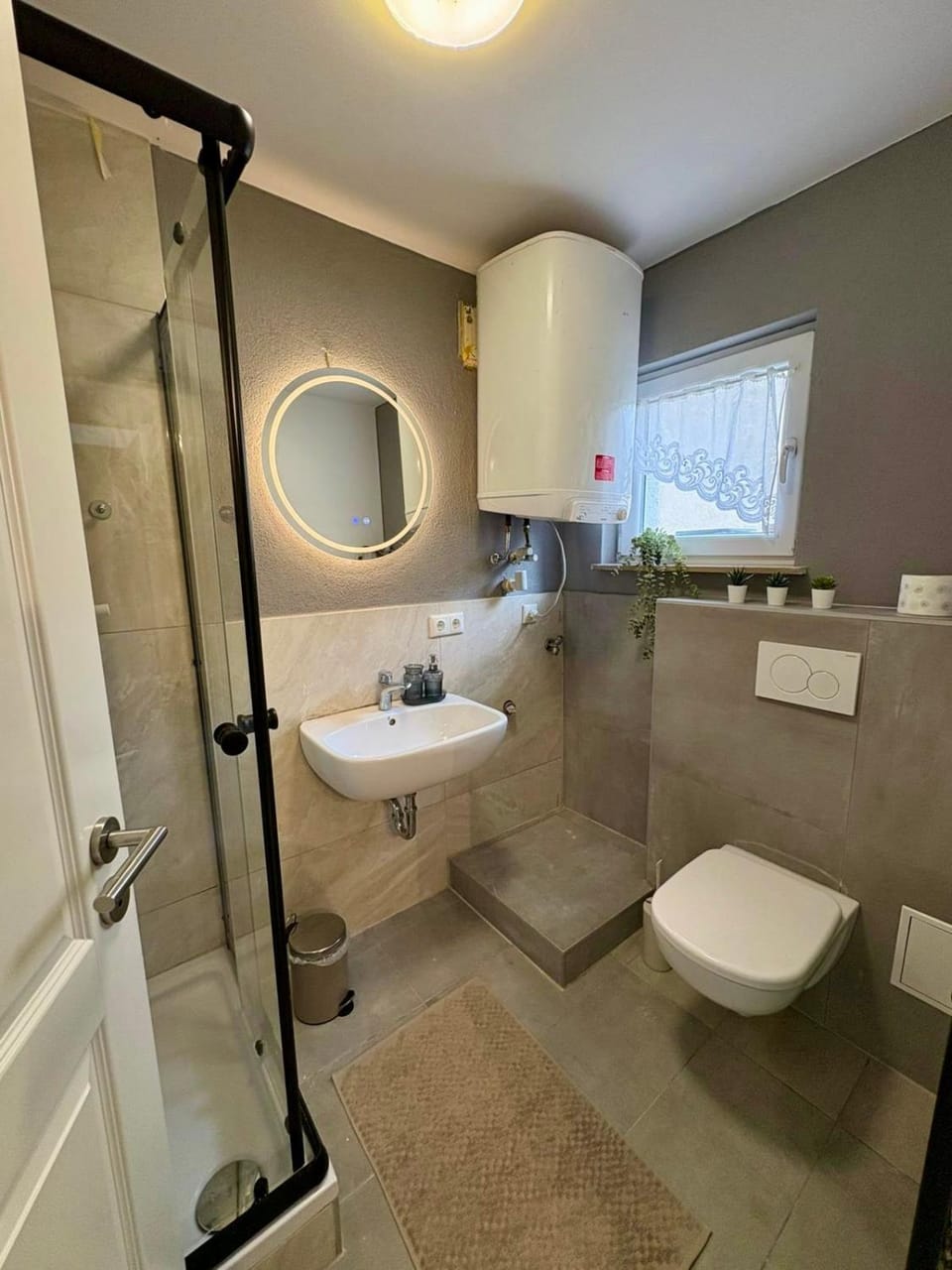 Toilet, Bathroom, towels, washing machine