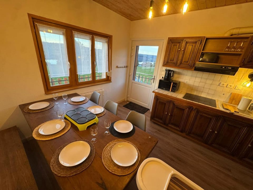 Maison Vue Lac Saint-Point 2 Appartements & Jardin Apartment in Bourgogne-Franche-Comté