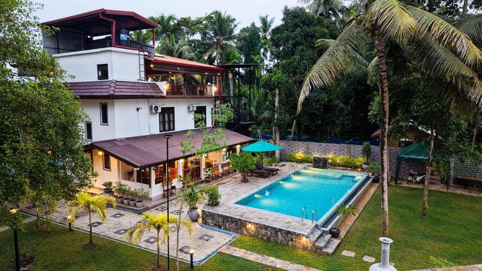 Property building, Garden, Garden view, Pool view, Swimming pool, sunbed