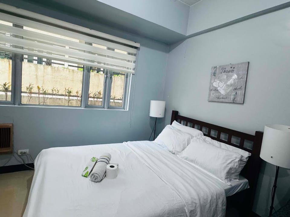 Morgan Suite BGC shortwalk8 Venice Mall with City View Apartment in Makati