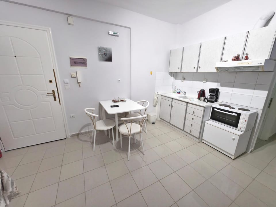Kitchen or kitchenette, Dining area, oven, pet friendly, stove, toaster