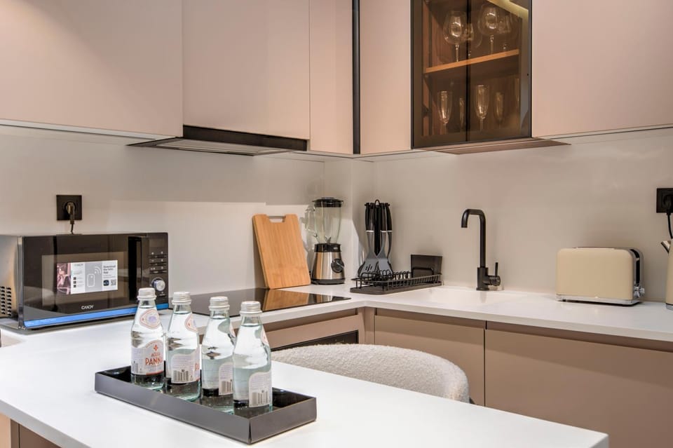 Modern Studio Casablanca Quartier des Hopitaux Near Maarif Tram Terrace Parking - Laa Apartment in Casablanca