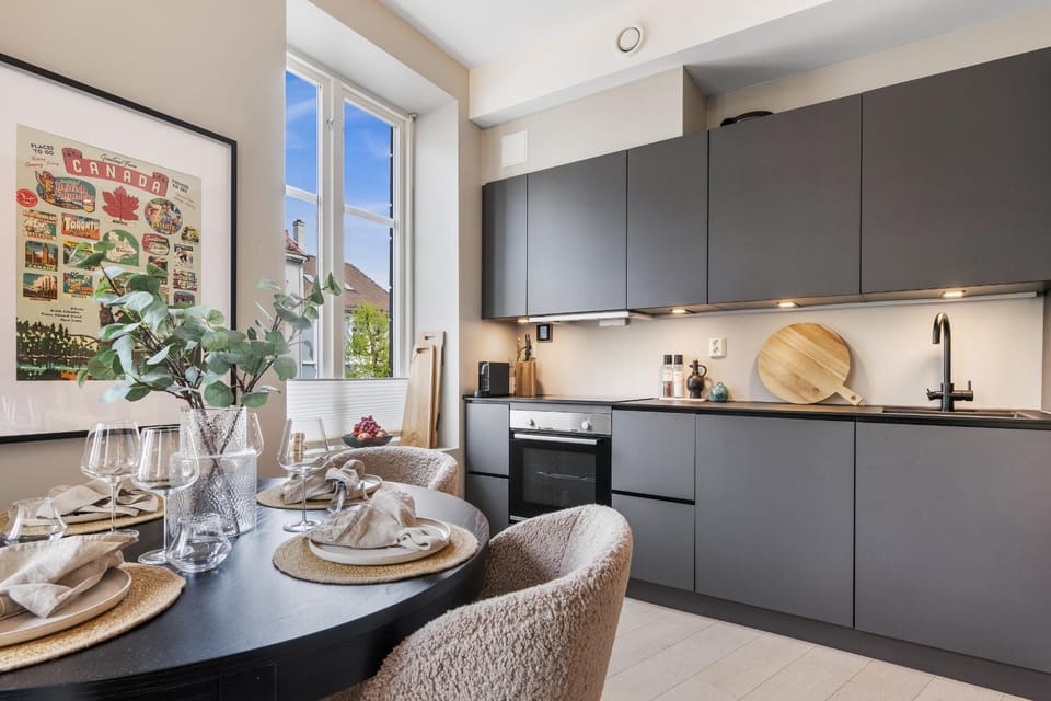 Dining area, kitchen