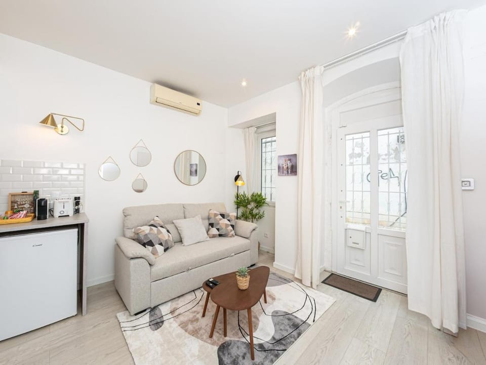 Beach House Old Town Apartment in Cascais