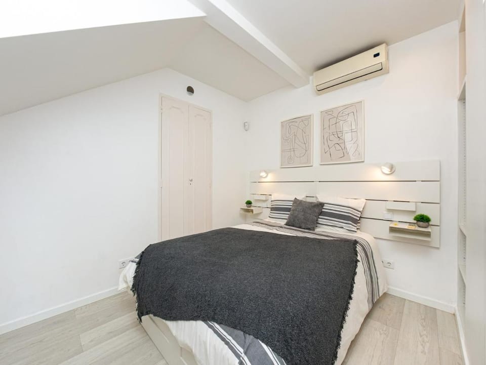 Beach House Old Town Apartment in Cascais