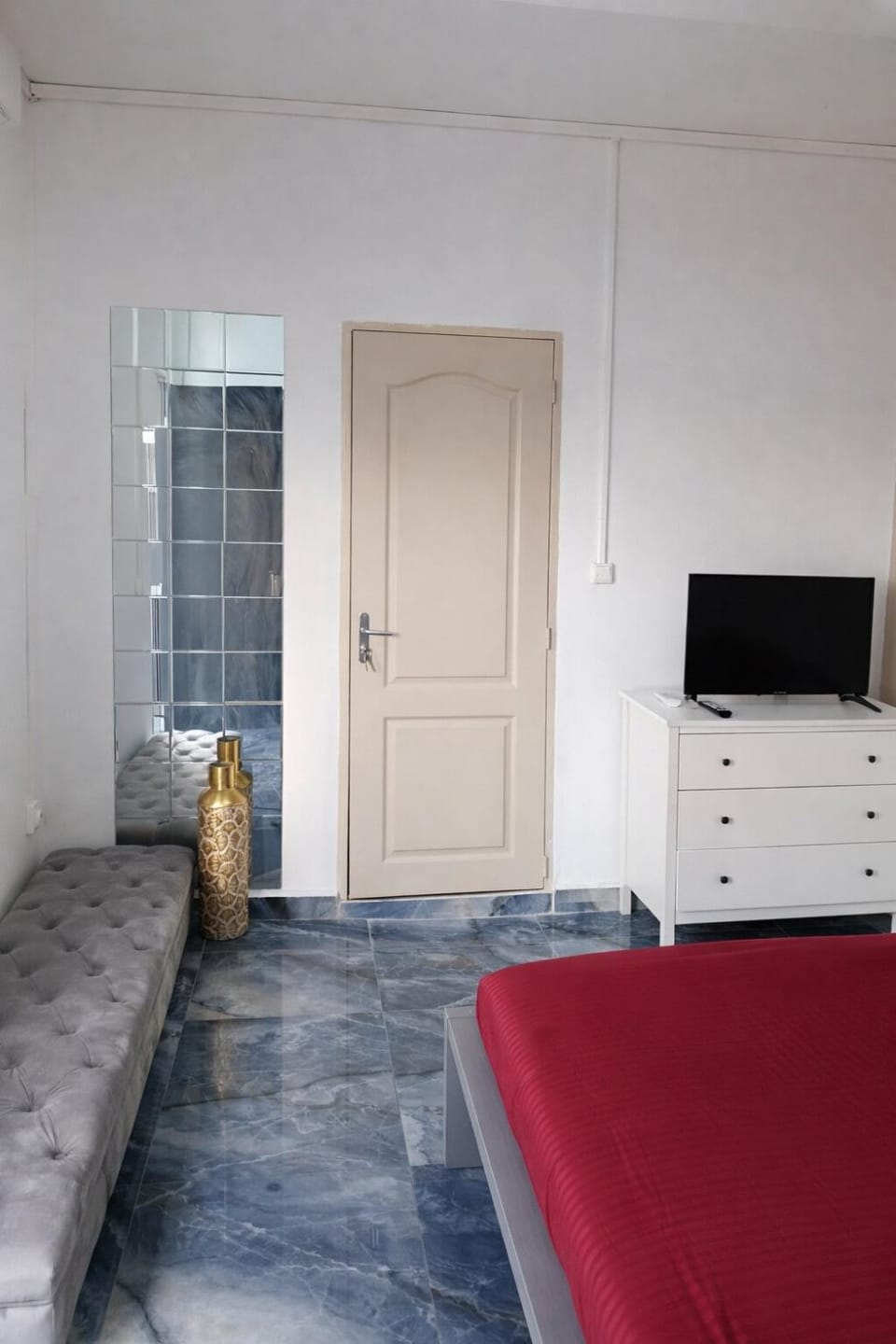 Bed, Seating area, Bedroom