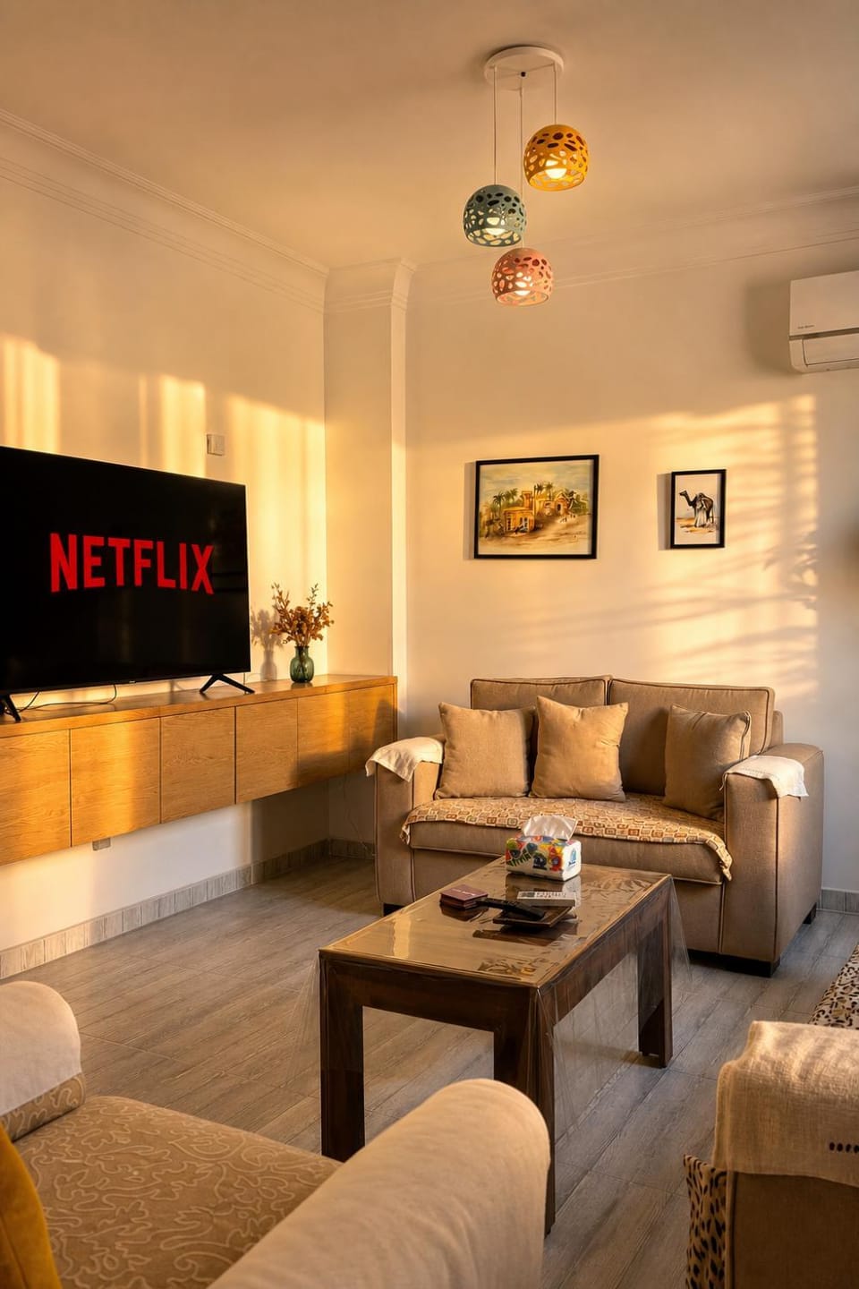 Communal lounge/ TV room, TV and multimedia, Seating area, air conditioner