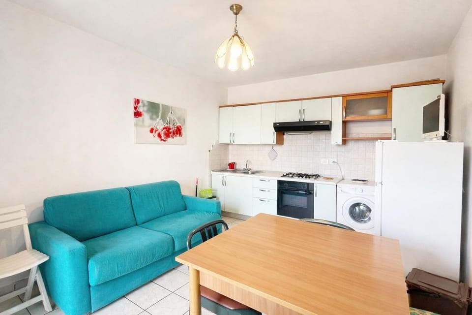 Kitchen or kitchenette, Living room, Seating area, Dining area, oven, stove, washing machine