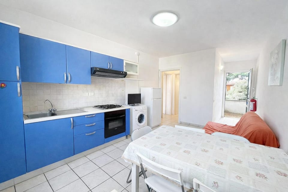Kitchen or kitchenette, Living room, oven, washing machine, washing machine, kitchen, kitchen