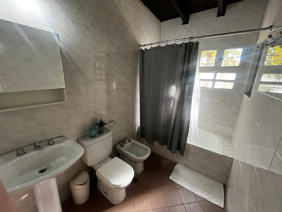 Shower, Toilet, Bathroom, Bath, towels