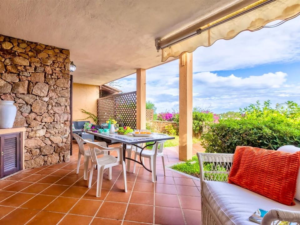Patio, Day, Garden