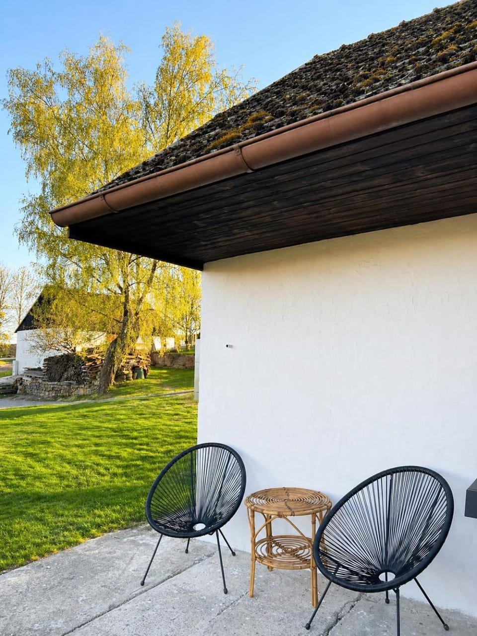 Spring, Seating area