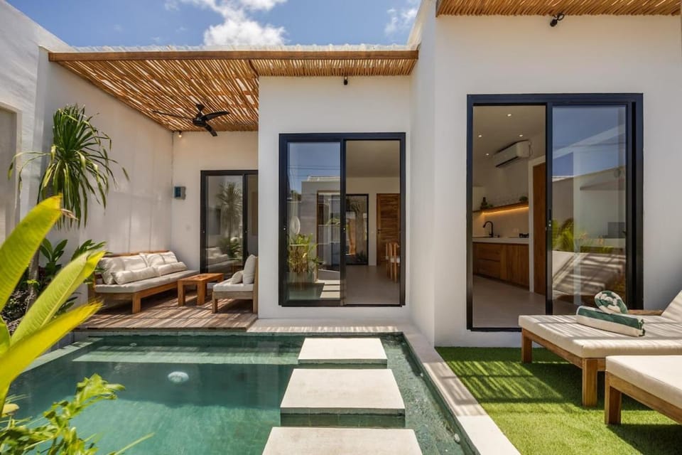 Garden, Garden view, Pool view, Swimming pool, sunbed