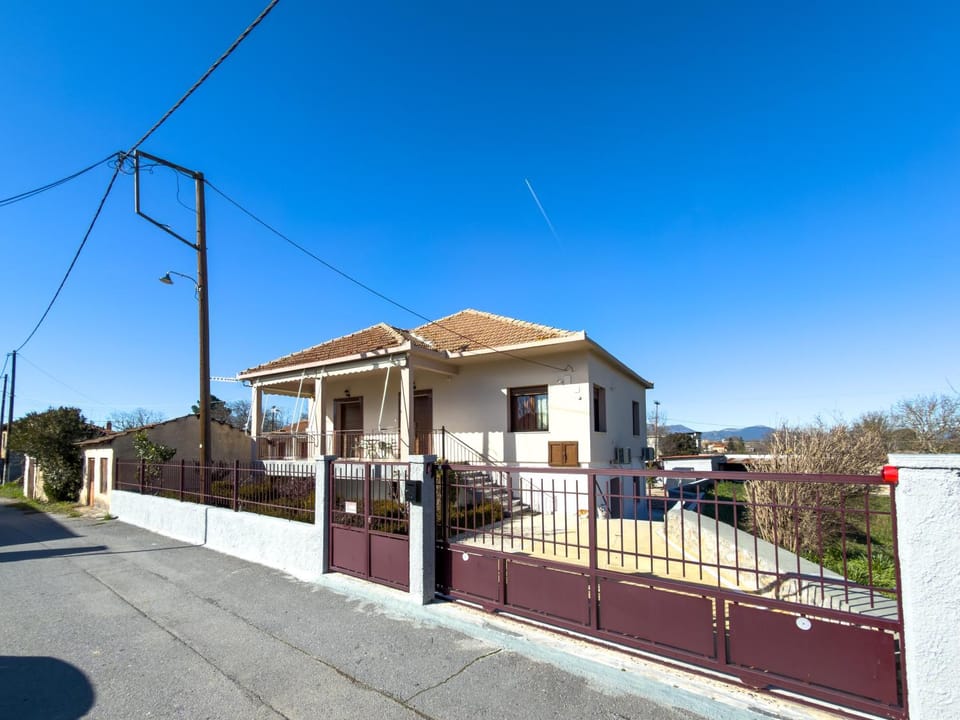 Property building, Day, Neighbourhood, Street view