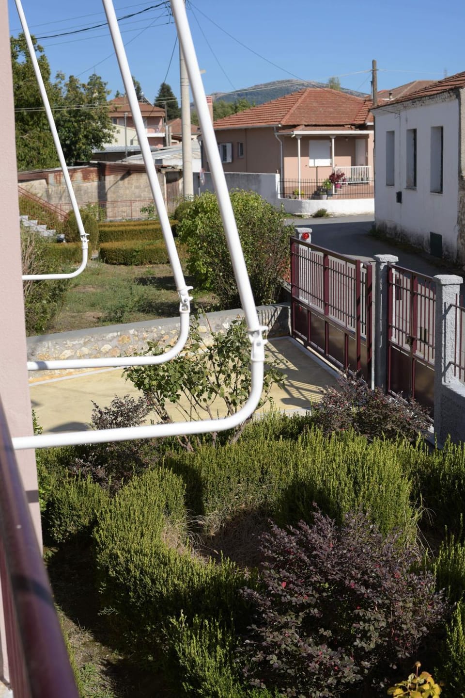 Property building, Spring, Day, Garden, Garden view, Parking