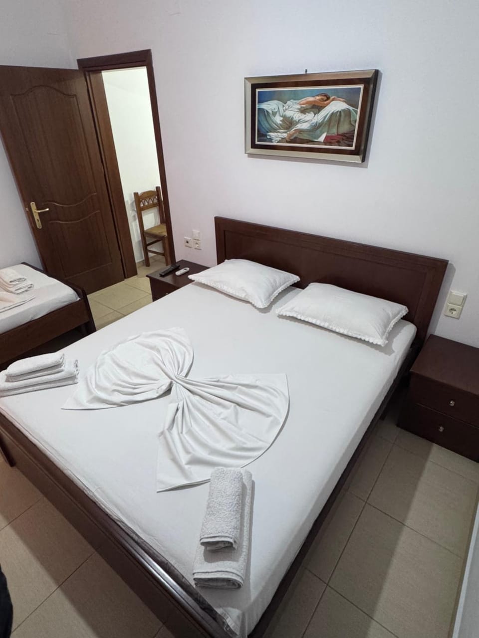 Bed, Photo of the whole room, Bedroom, towels