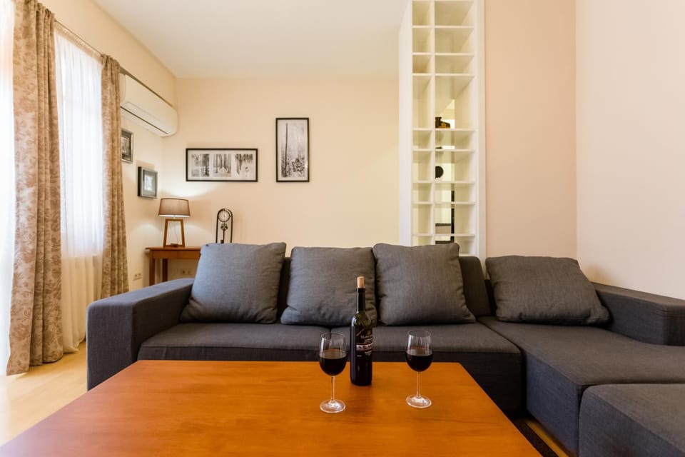 Communal lounge/ TV room, TV and multimedia, Living room, Seating area