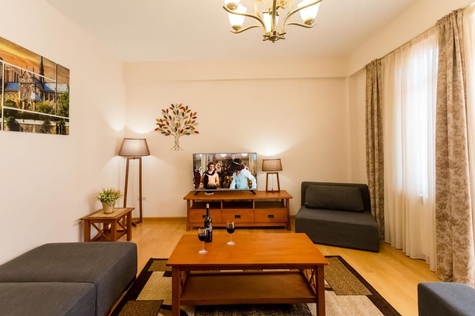 TV and multimedia, Living room, Seating area