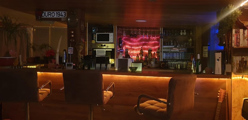 Communal lounge/ TV room, Lounge or bar, Evening entertainment
