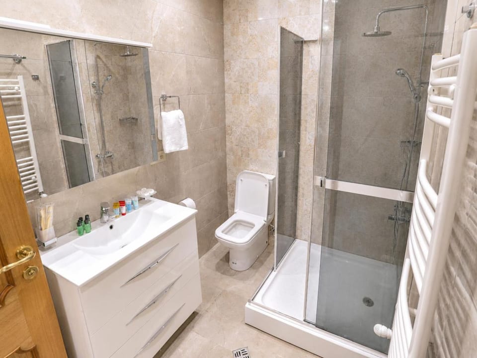 Bathroom, towels