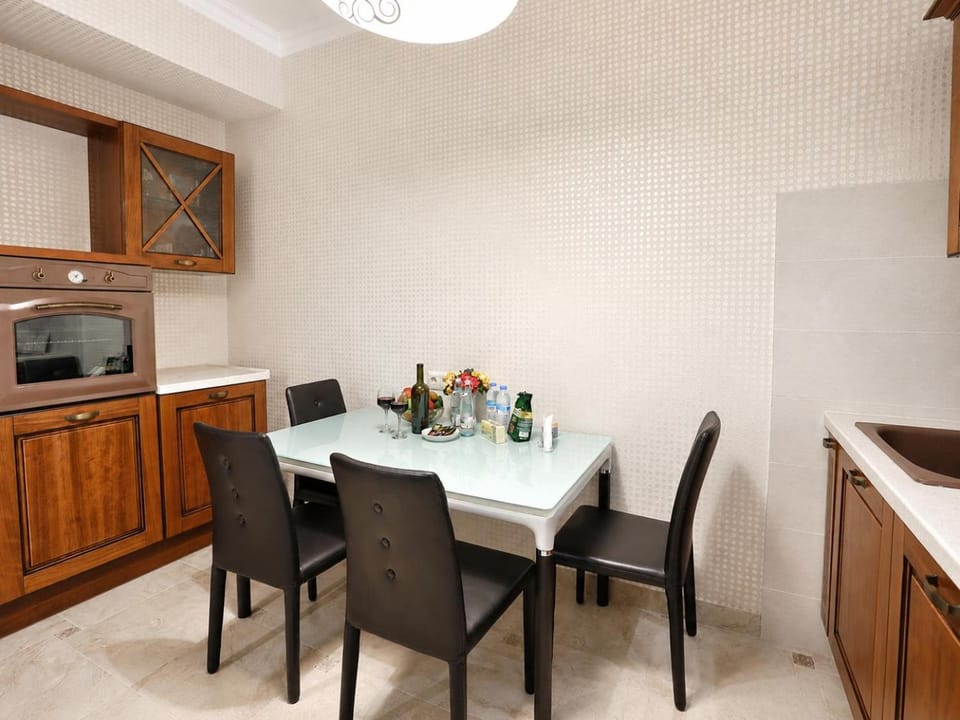 Dining area, minibar