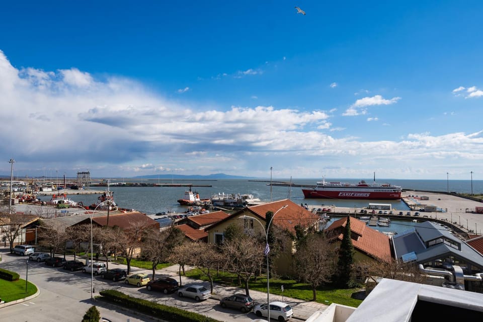 Bird's eye view, City view, Sea view, Sea view, Location