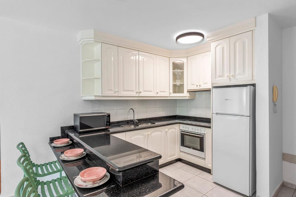 microwave, oven, kitchen
