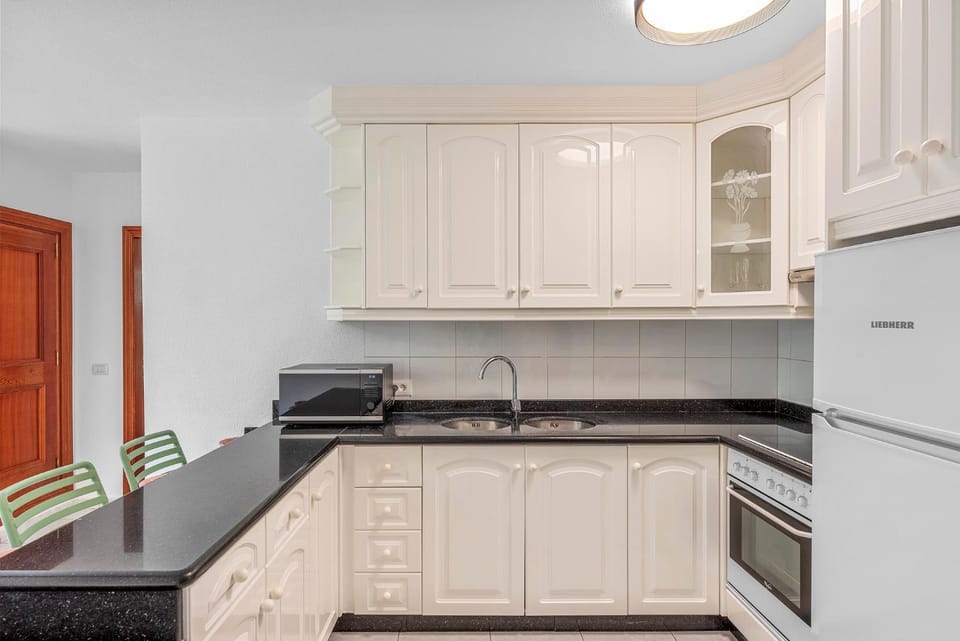 microwave, oven, stove, kitchen