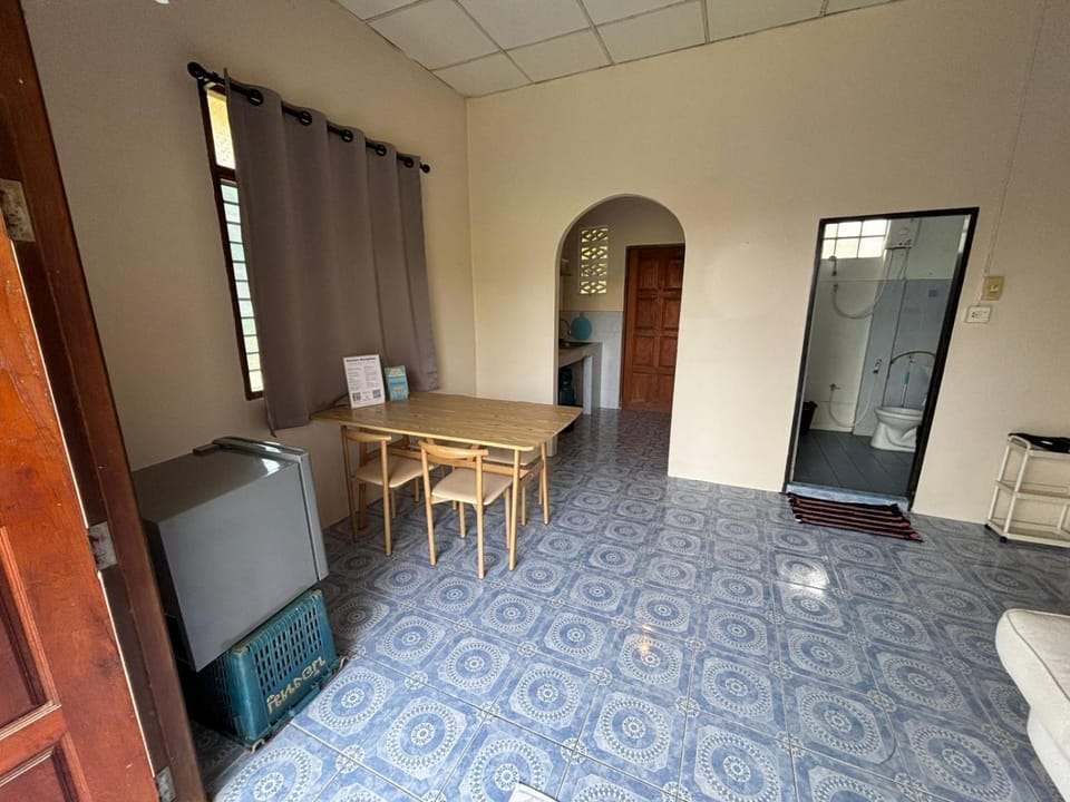 Partial Seaview Bungalow Near Sairee Apartment in Ko Tao