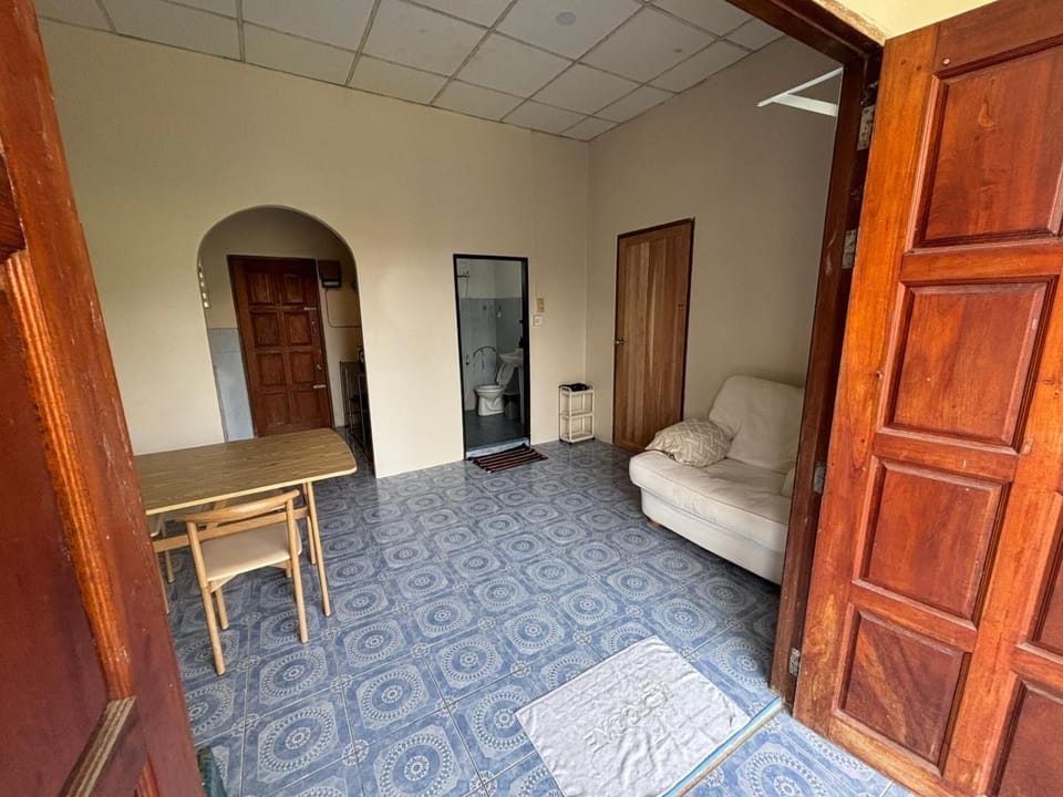Partial Seaview Bungalow Near Sairee Apartment in Ko Tao