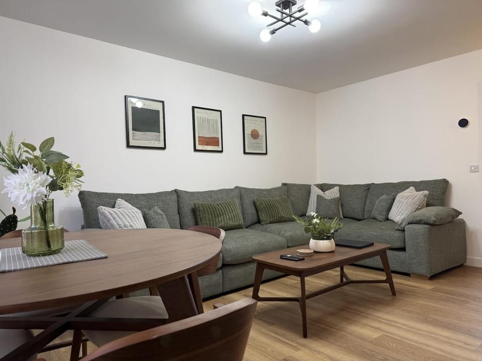 The Drapers - by Caithness Luxury Apartments NC500 - 4 Bedroom Luxury Central NC500 Apartment-Sleeps 8- Sleeps Work teams upto 4 & holiday makers upto 8 - PREFERENTIAL RATES FOR LONG STAY TRADES - CONTACT US - Apartment in Wick