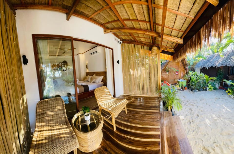 Bungalow Seaview at Zhaya's Beach & cottages Bed and Breakfast in El Nido