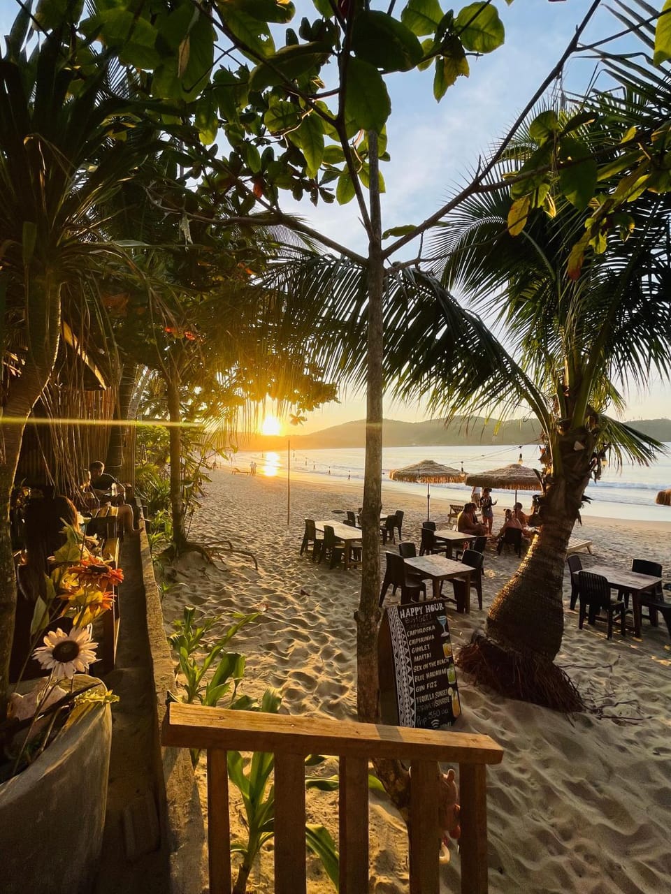 Bungalow Seaview at Zhaya's Beach & cottages Bed and Breakfast in El Nido