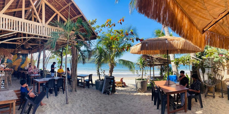 Bungalow Seaview at Zhaya's Beach & cottages Bed and Breakfast in El Nido