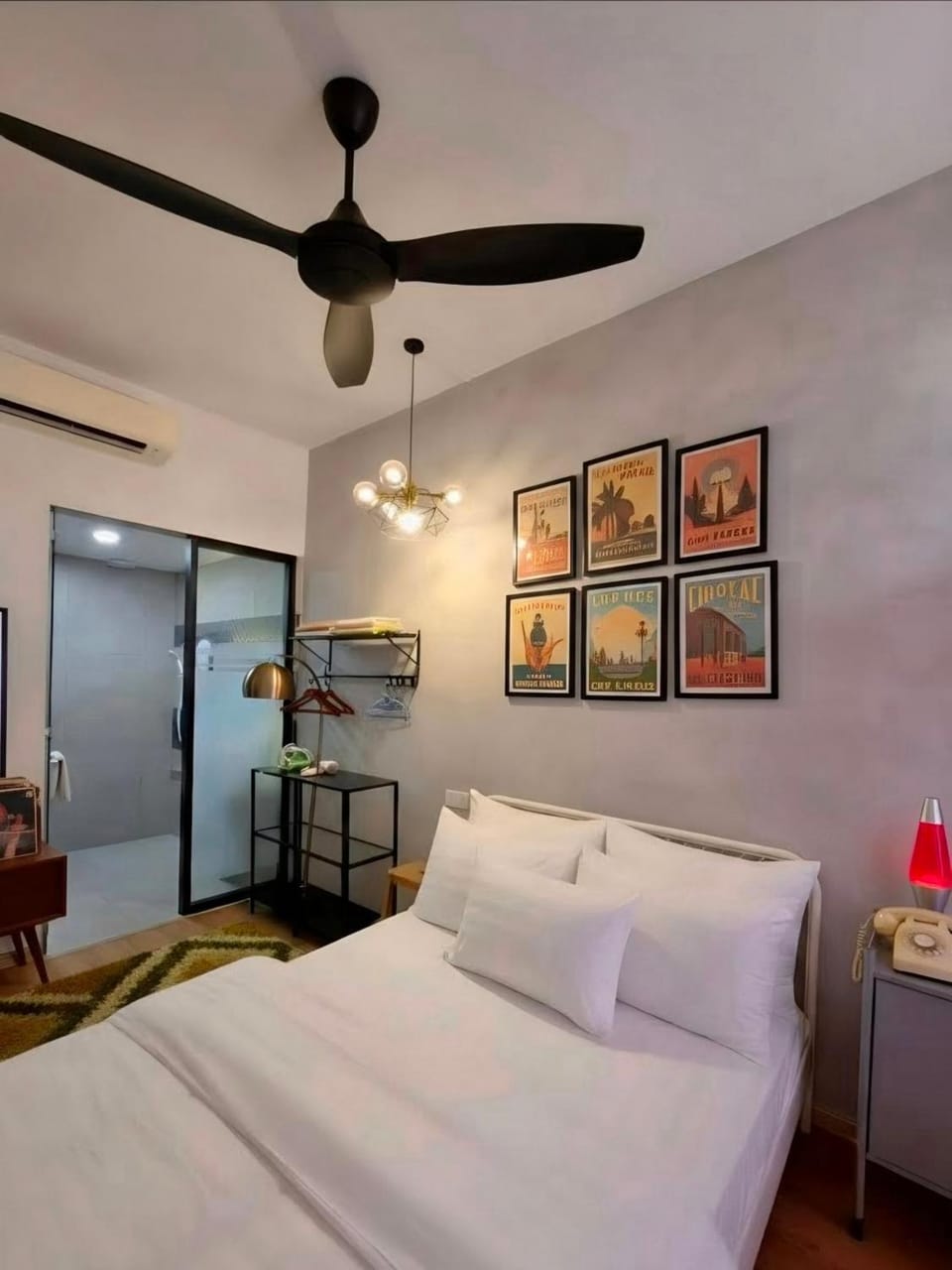 Bed, Photo of the whole room, Bedroom, fireplace
