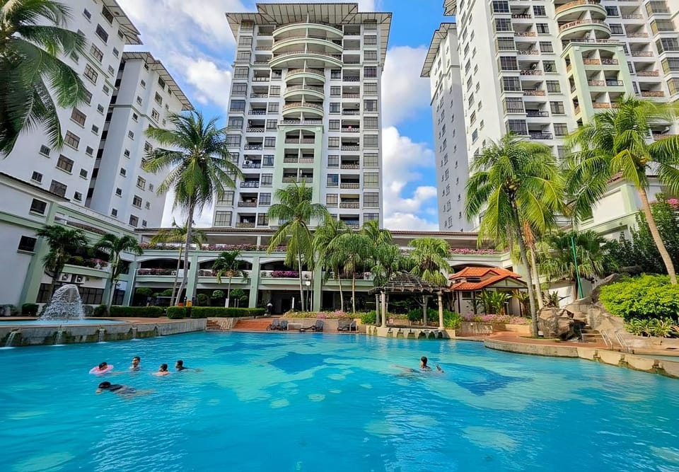 Property building, Day, People, Natural landscape, City view, Pool view, Swimming pool, Swimming pool, group of guests, sunbed