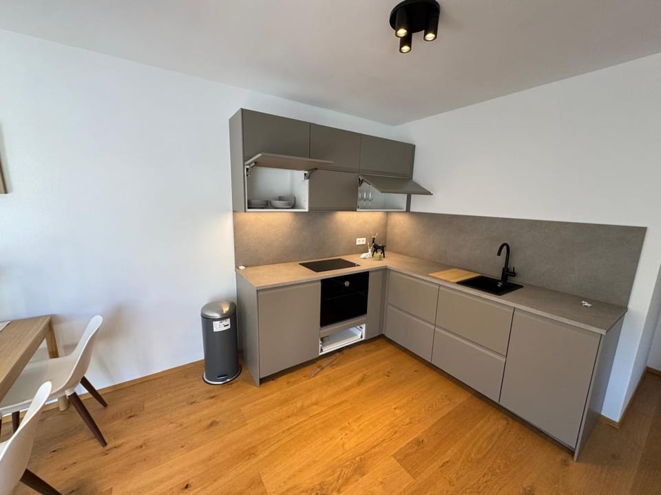 Kitchen or kitchenette, stove, stove, kitchen