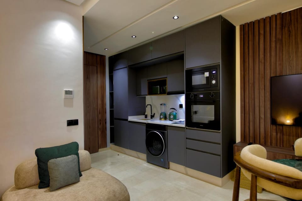 Modern Apartment Casablanca Quartier des Princesses 1BR Netflix Balcony Parking - Om Apartment in Casablanca