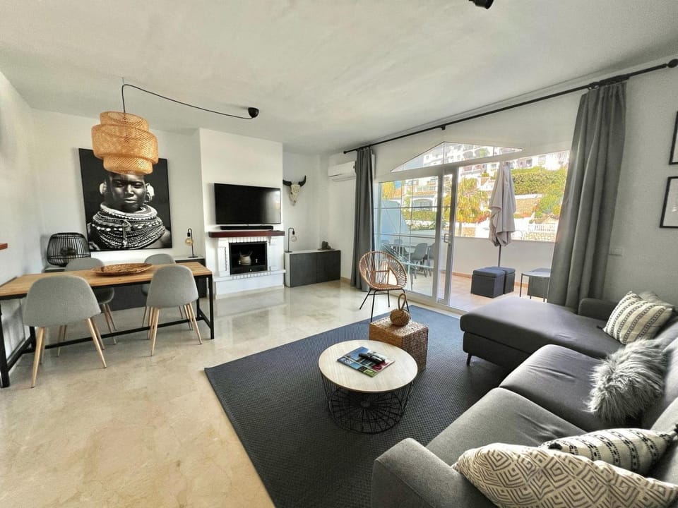 Communal lounge/ TV room, Living room