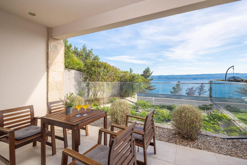 Villa Jolara With Heated Pool-Deluxe Apartment 3 Apartment in Split-Dalmatia County