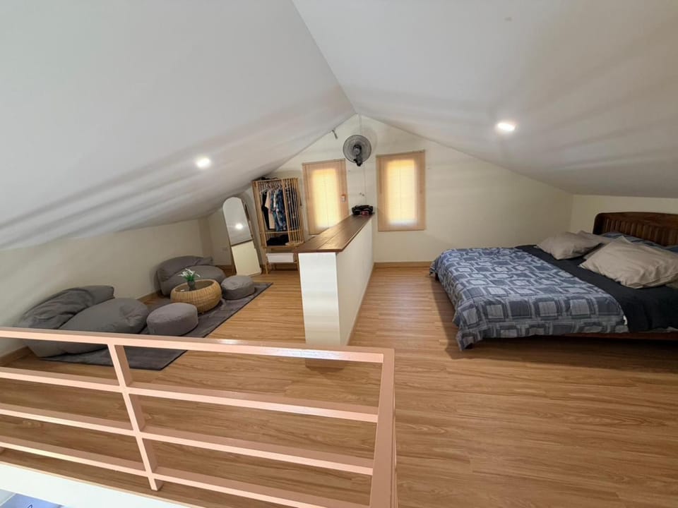 Cozy 2BR Mezzanine Home with Balcony in a Quiet & Central Location House in Ban Tai