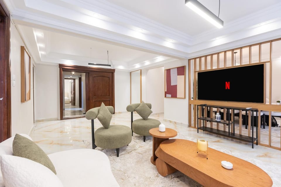 TV and multimedia, Living room, Evening entertainment