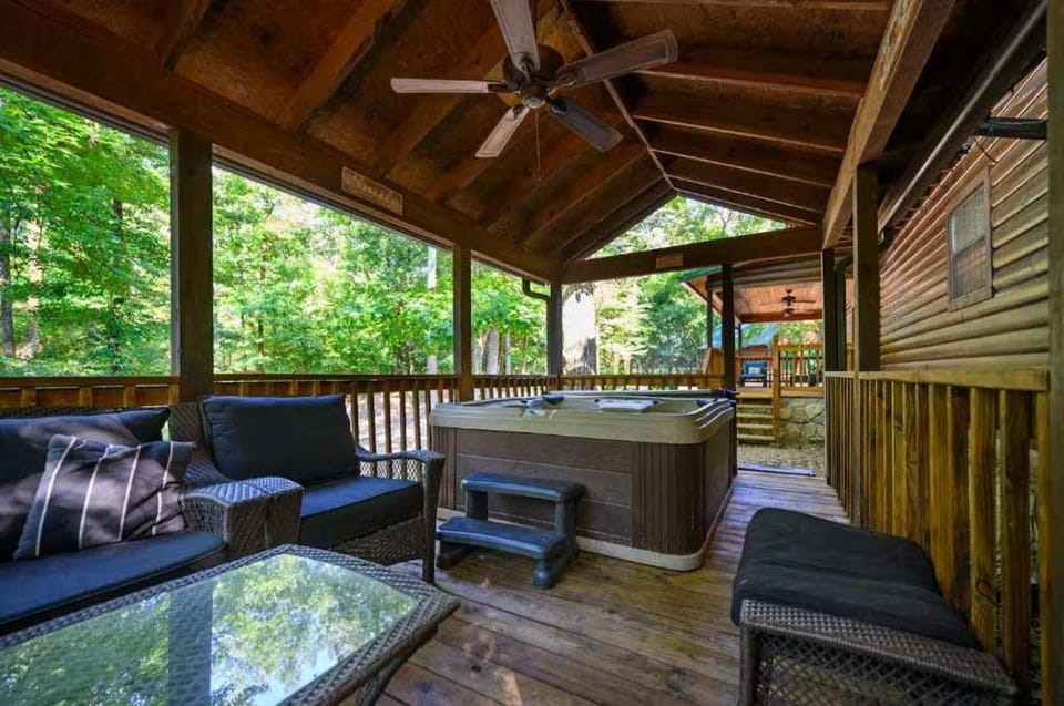 New Play in Lukfata Creek Hot Tub Fire pit House in Oklahoma