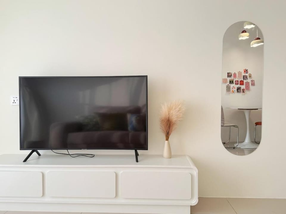 Piccadilly Ipoh Town Free Netflix Projector 50inch TV Apartment in Ipoh