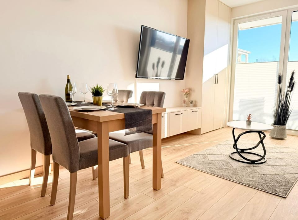 TV and multimedia, Living room, Dining area