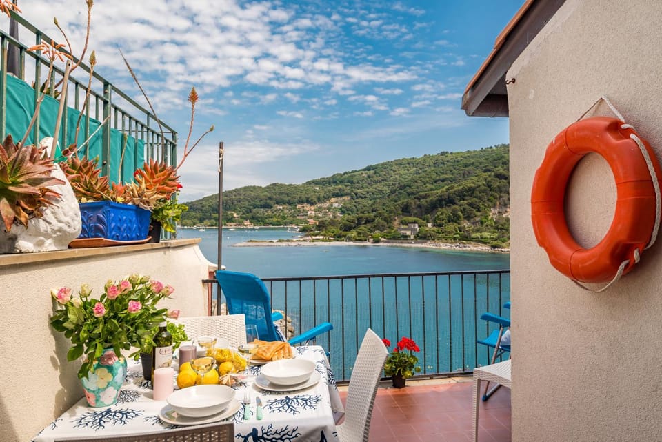 Natural landscape, Balcony/Terrace, Sea view