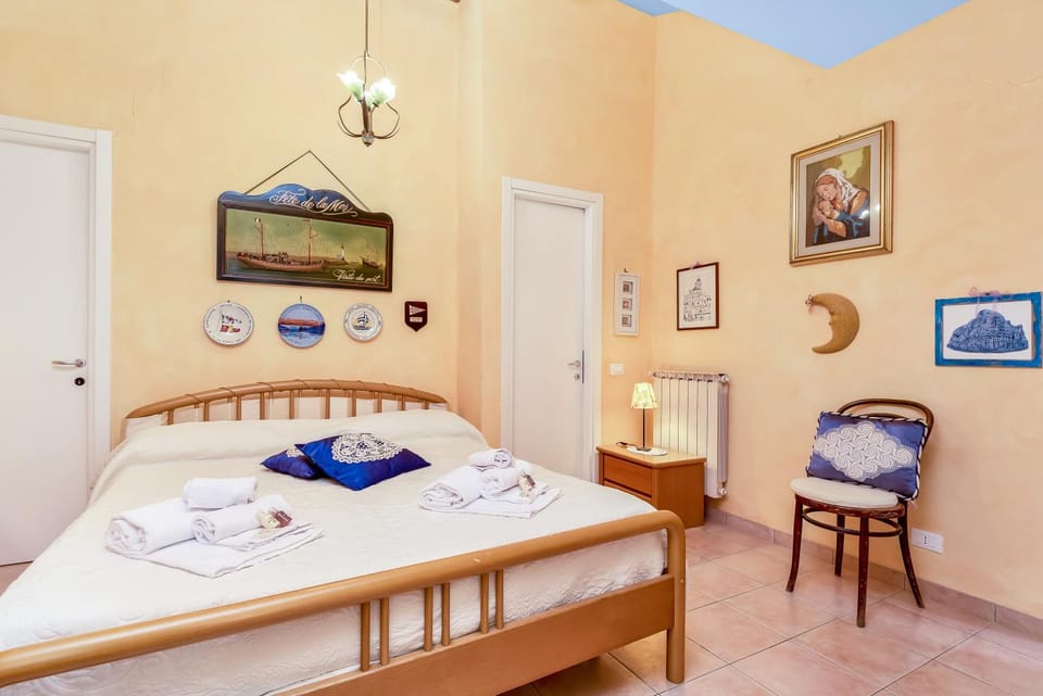 Bedroom, towels, wedding