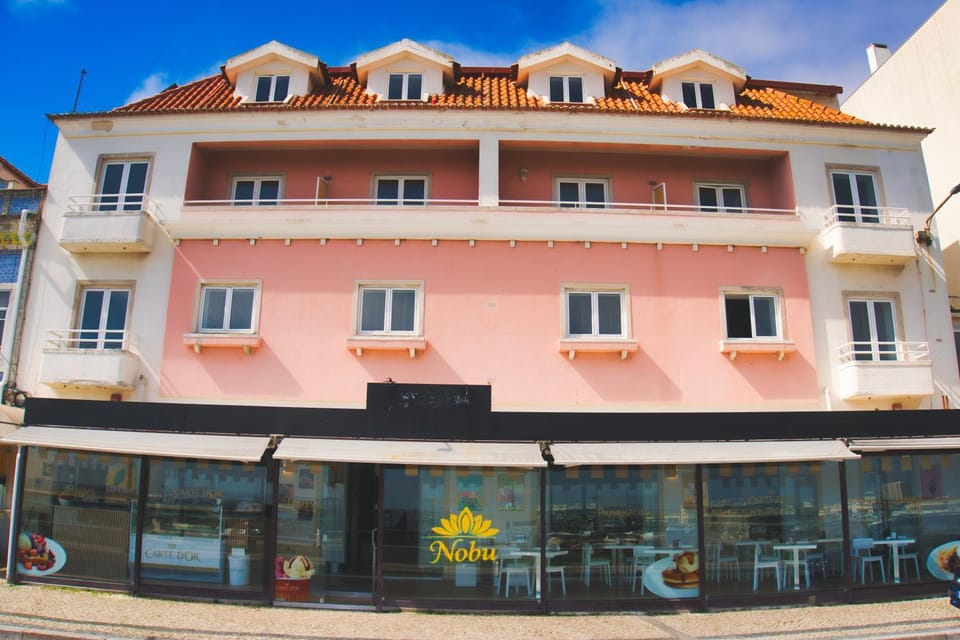 Property building, Lounge or bar, Breakfast