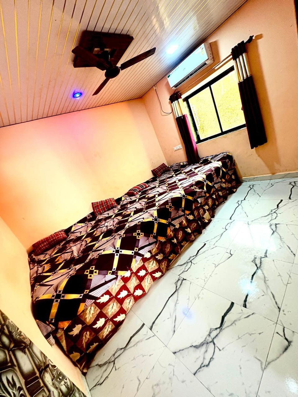 Bed, Photo of the whole room, Bedroom, air conditioner