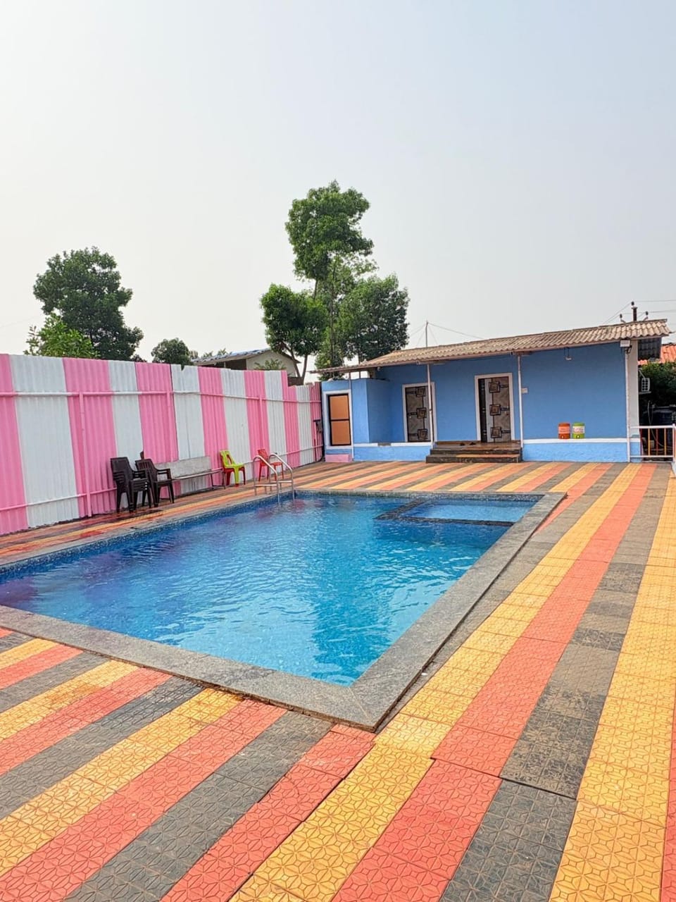 Property building, Day, Pool view, Swimming pool